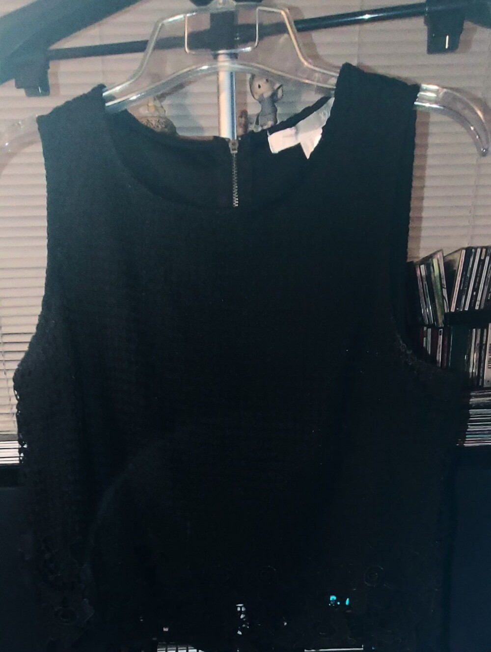 Forever 21 XXI Black Eyelet Crochet Lace Sleeveless Crop Tank Top M